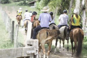 passeio de cavalo na Fazenda Capoava