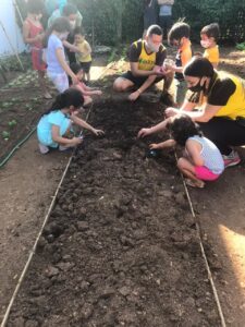 Como fazer adubo orgânico com as crianças