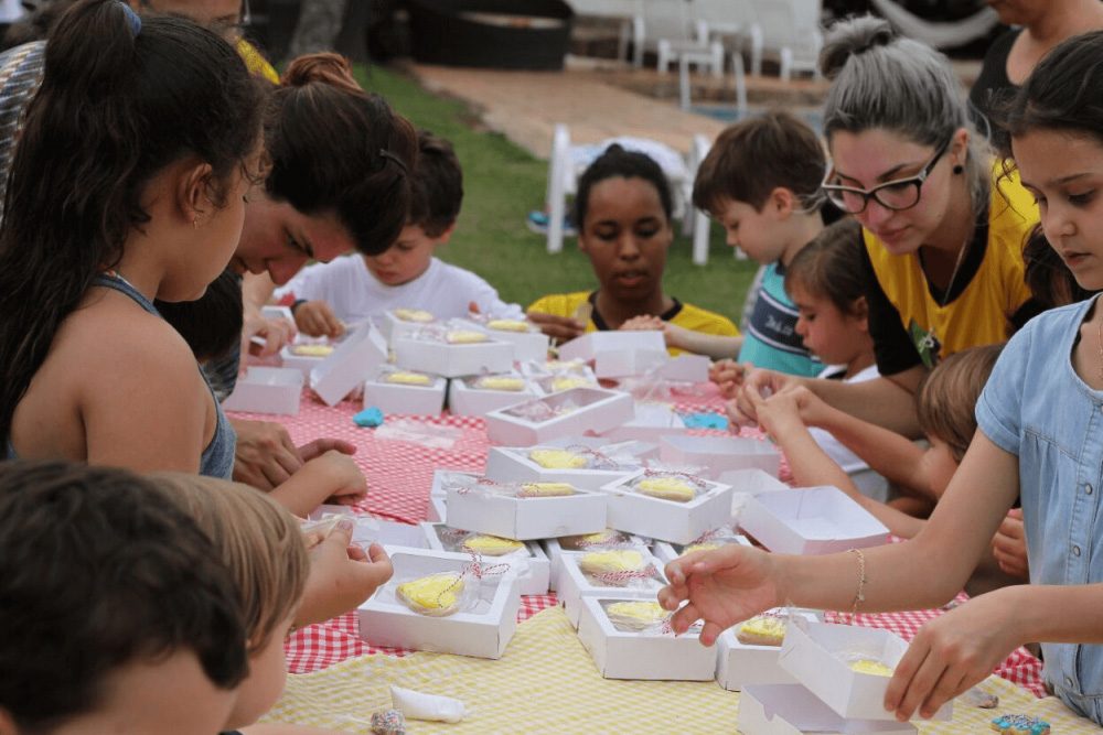 recreacao-com-as-criancas-na-fazenda-1024x682