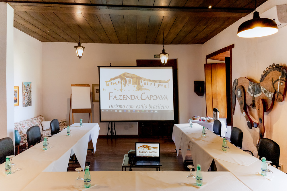 Sala-Urucum-mesa-em-U